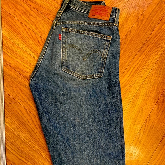Levis premium 501 Jeans. - Picture 2 of 6